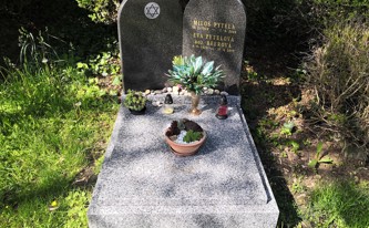 Hrob posledních pohřbených na holickém židovském hřbitově manželů Pytelových