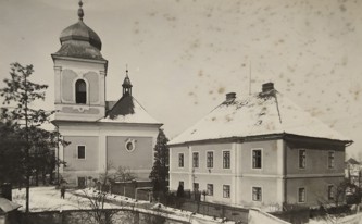 Kostel a fara v polovině 20. století