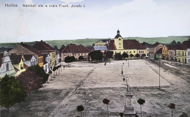 Zobrazit obrázek: Holické náměstí kolem roku 1910