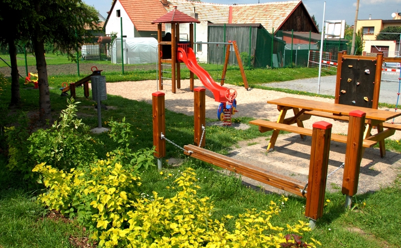 Zobrazit obrázek: Dětské hřiště na ulici Mládežnická