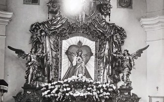 Pohled na hlavní oltář ve 30. letech 20. století